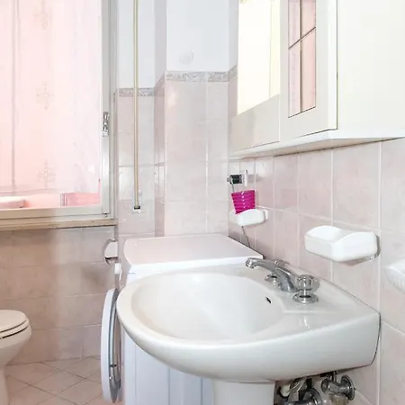 M351 - Marcelli, Trilocale Con Terrazzo In Con Piscina Lägenhet